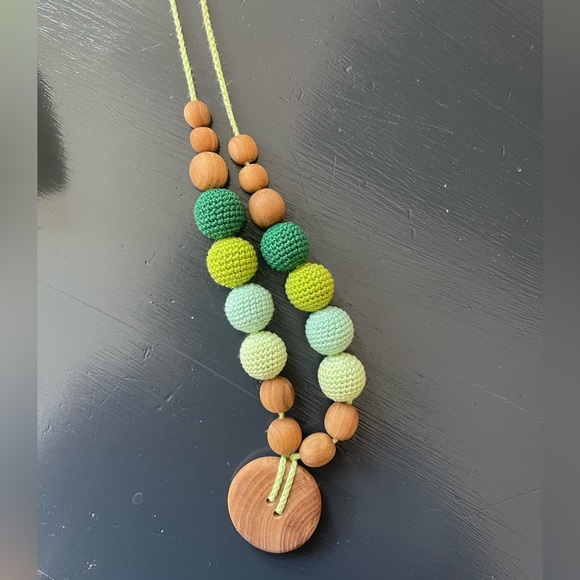 Woman’s chew beads / teething necklace. Handmade in New Zealand. Non toxic. - Picture 2 of 3